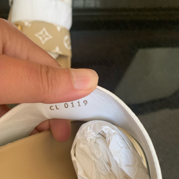 Louis Vuitton Sandals - Picture 11 of 15